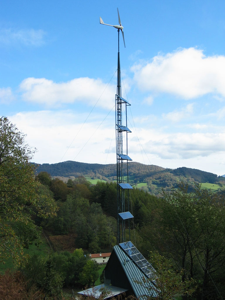 torre energías renovables casa rural ecológica Kaaño etxea
