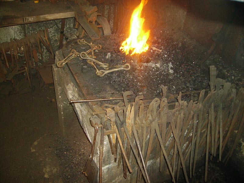 forjas Brun o centro de interpretación de la forja. artesano que ha manteinido la tradición y conocimiento familiar durante generaciones