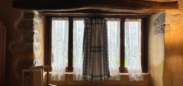 Ventana en Habitación Ura en Casa Rural Kaaño Etxea