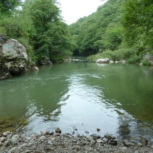 poza Larraun en sendero arrantzales Latasa