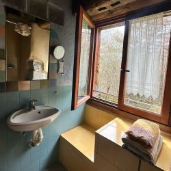 Baño de la habitación Ahizea en casa rural Kaaño Etxea en Navarra, España